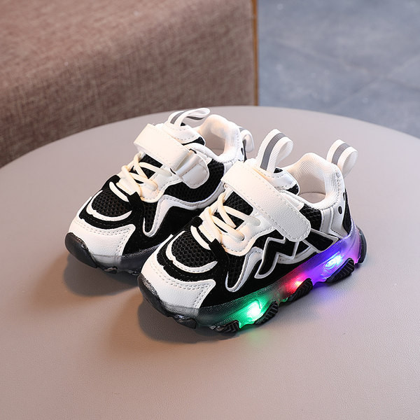 Adidași casual pentru copii cu autocolante și talpă luminoasă