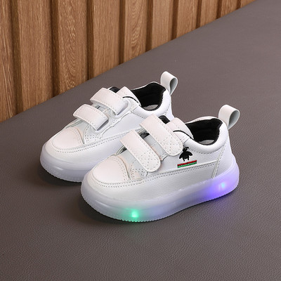 Model nou de adidasi copii din piele cu talpa luminoasa