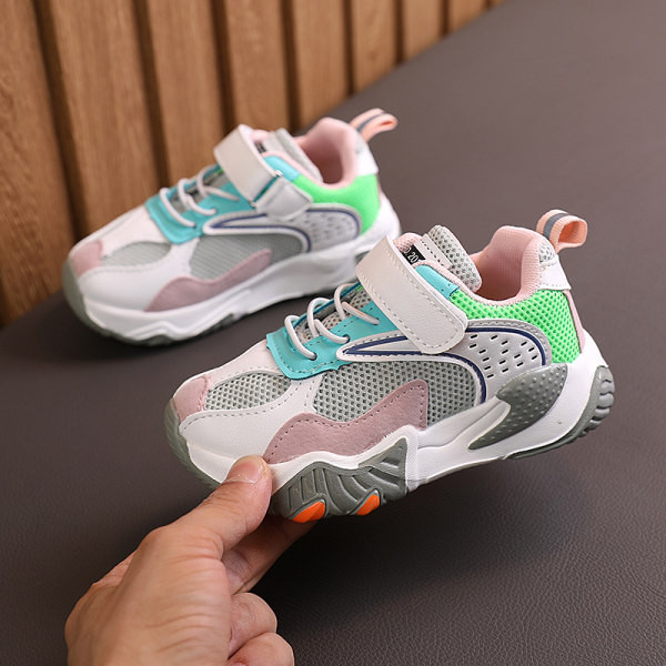 Novi model dječjih tenisica sa naljepnicama - za djevojčice ili dječake