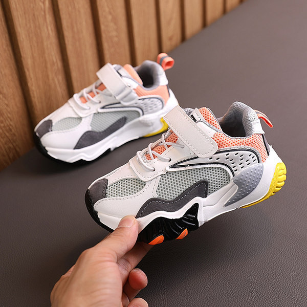 Novi model dječjih tenisica sa naljepnicama - za djevojčice ili dječake