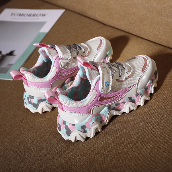 Vaikiški kvėpuojantys sportbačiai grubiu padu