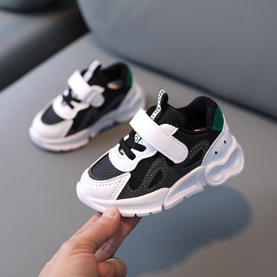 Dječje tenisice s mrežicom i naljepnicama