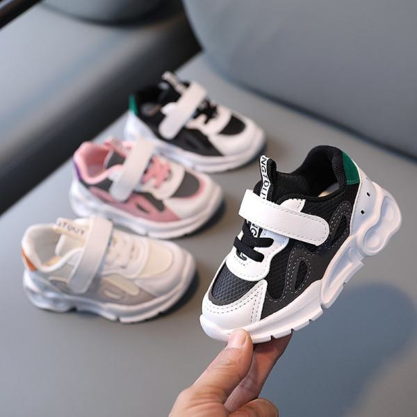 Dječje tenisice s mrežicom i naljepnicama