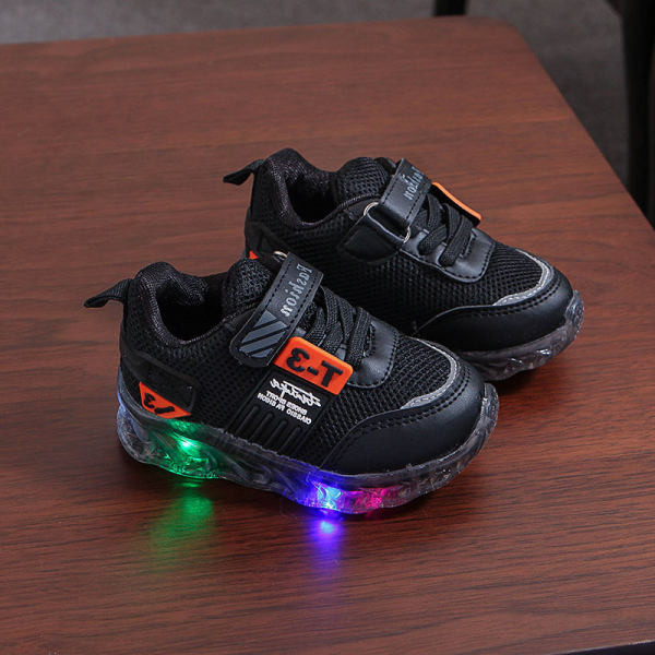 Moderne dječje tenisice sa svjetlećim đonom - za djevojčice