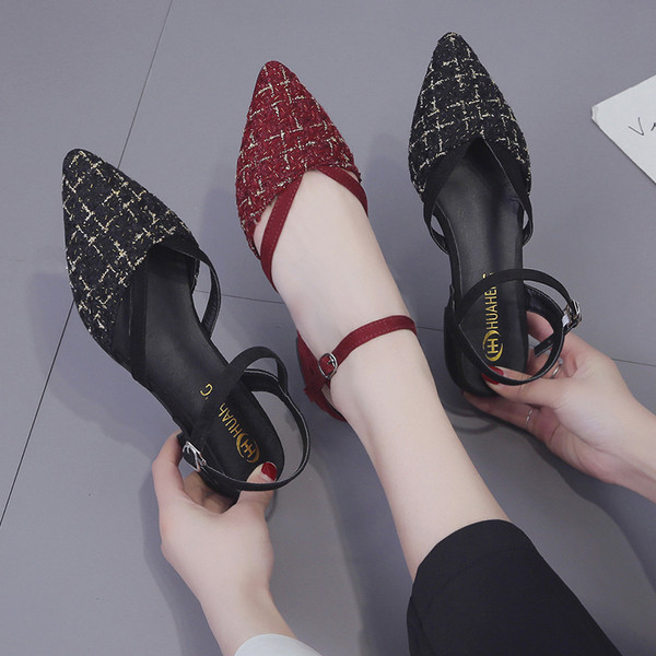 Šiljati model ženskih sandala s remenom