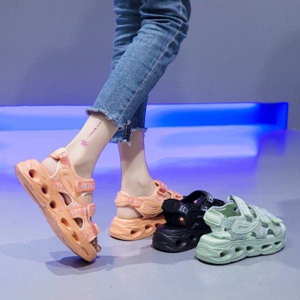 Laisvalaikio moteriškos basutės su velcro užsegimu