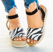 Moderne ženske sandale na platformu sa animal printom