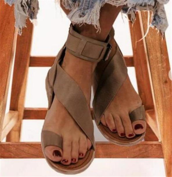 Moteriškos laisvalaikio basutės plokščiu padu – trijų spalvų