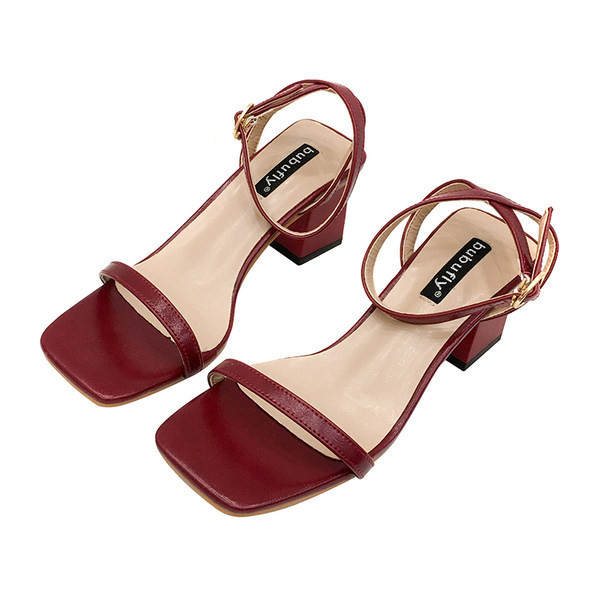 Novi model ženskih sandala na četvrtastu petu od 6 cm