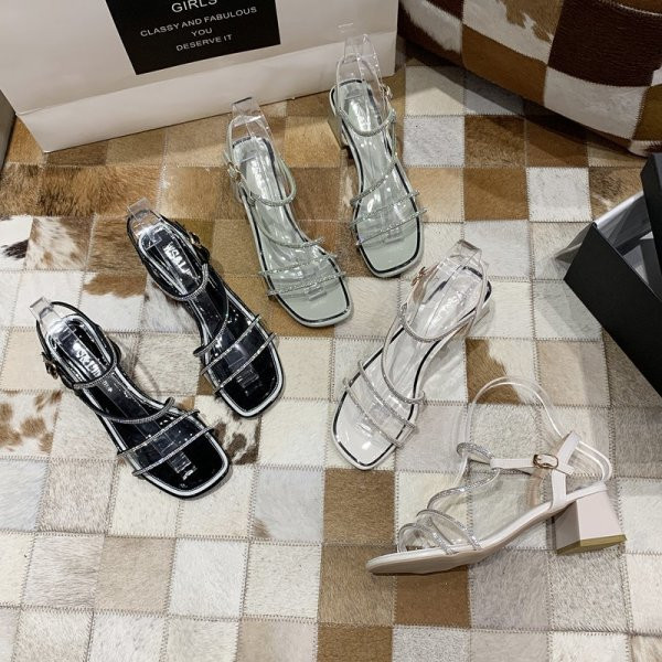 Šiuolaikinės moteriškos basutės su akmenukais