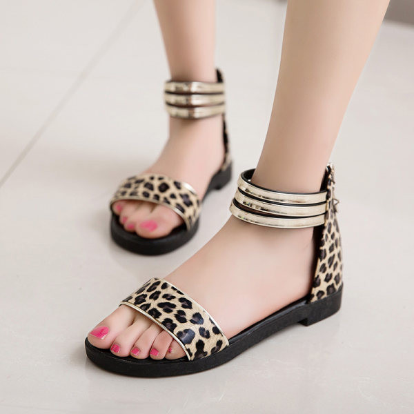 Laisvalaikio moteriškos basutės plokščiu padu – eko oda