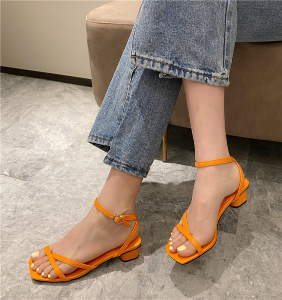 Ležerne ženske sandale od umjetne kože s četvrtastom petom