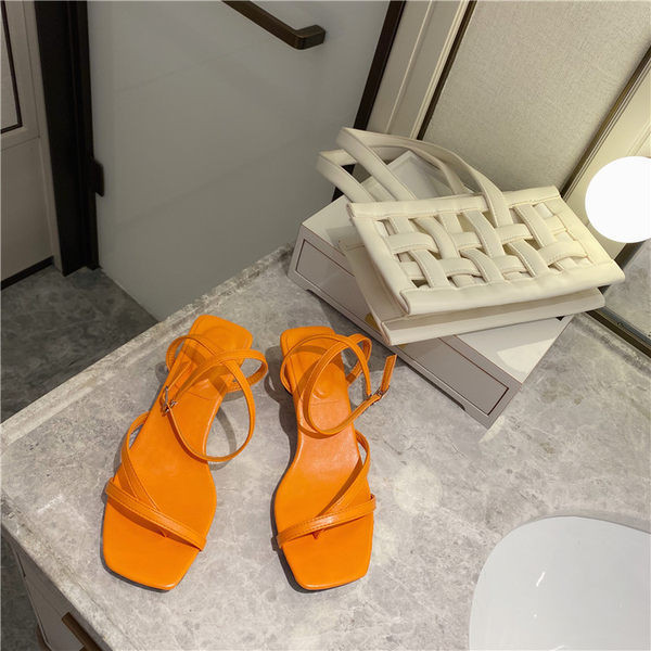 Ležerne ženske sandale od umjetne kože s četvrtastom petom