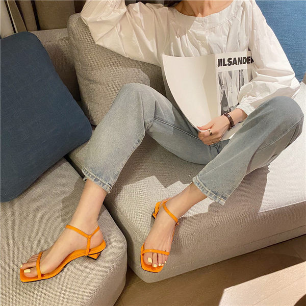 Novi model ženskih sandala na petu visine 3 cm