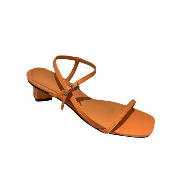 Novi model ženskih sandala na petu visine 3 cm