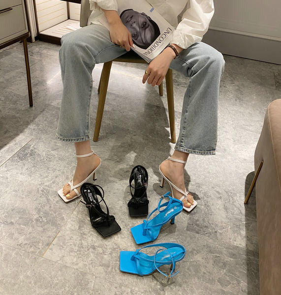 Moderne ženske sandale s remenčićima i petom visine 8 cm