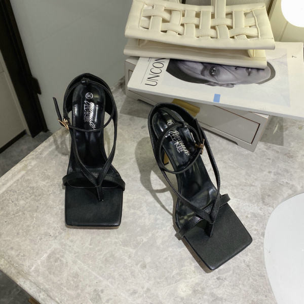 Moderne ženske sandale s remenčićima i petom visine 8 cm