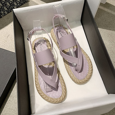 Varvaste ja lameda tallaga naiste sandaalid