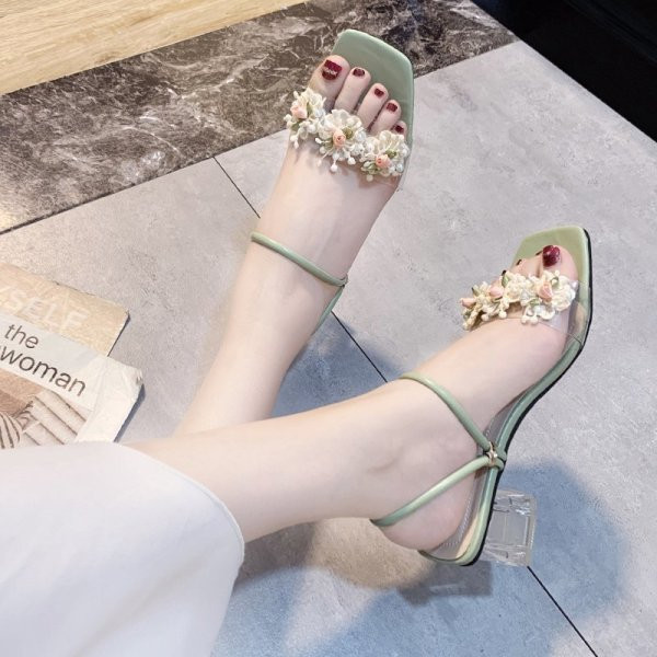 Moderne ženske sandale sa 3D elementima