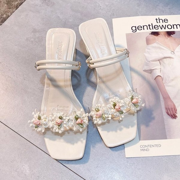 Moderne ženske sandale sa 3D elementima