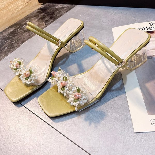 Moderne ženske sandale sa 3D elementima