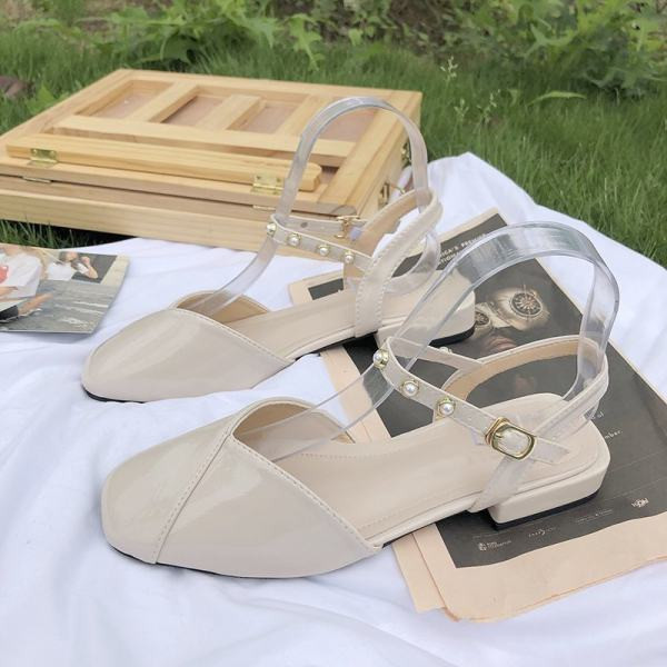 Ženske lakirane sandale s perlama i remenom