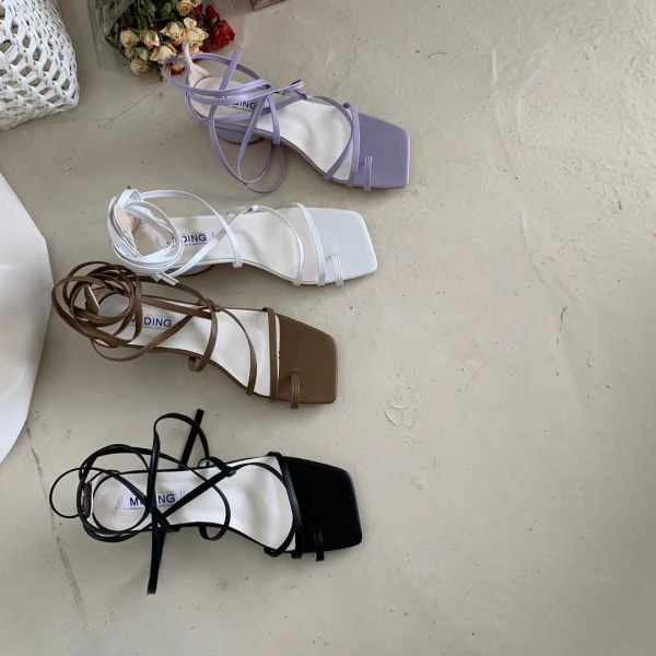 Moderne ženske sandale s remenom od umjetne kože