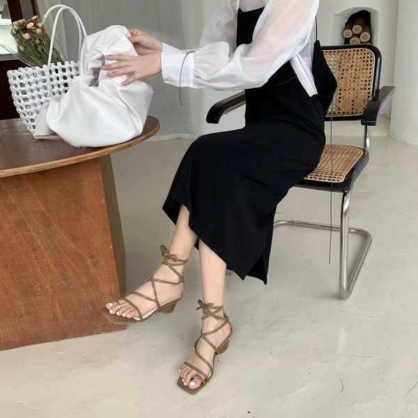 Moderne ženske sandale s remenom od umjetne kože