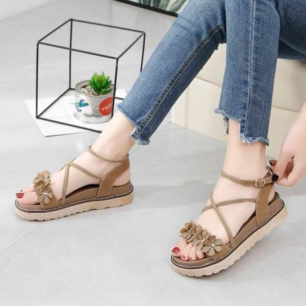 Ležerne ženske sandale sa cvjetićima i platformom od 4 cm