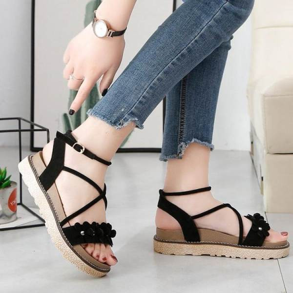 Ležerne ženske sandale sa cvjetićima i platformom od 4 cm