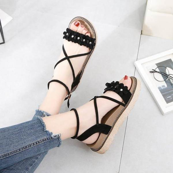 Ležerne ženske sandale sa cvjetićima i platformom od 4 cm