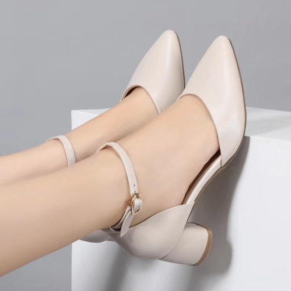 Novi model ležernih ženskih sandala na špic