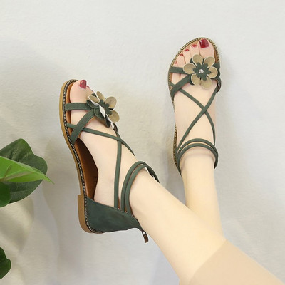 Moteriškos basutės su 3D gėlėmis ir plokščiu padu