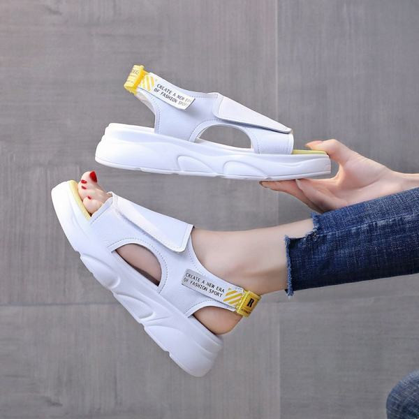 Ležerne ženske sandale sa natpisima