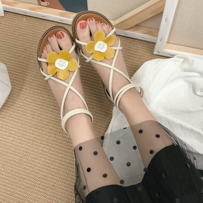 Γυναικεία σανδάλια με τρισδιάστατα λουλούδια και φερμουάρ