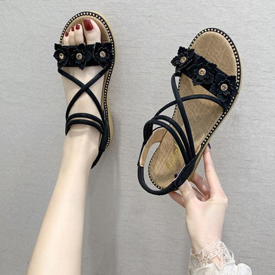 Ženske sandale s cvjetnim ukrasom i vezicama