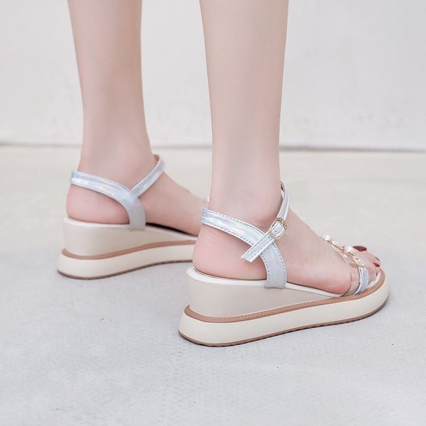 Moderne ženske sandale s perlama i remenom