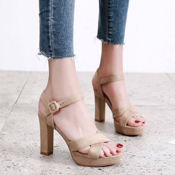 Novi model ženskih sandala na petu 10 cm u crnoj i braon boji