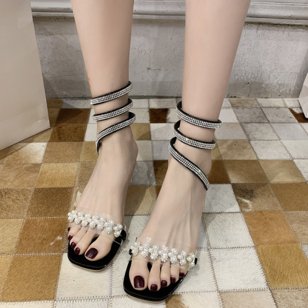 Novi model ženskih sandala sa silikonskom trakom i perlicama
