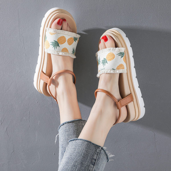 Naujo modelio moteriškos basutės su aplikacijomis ir dirželiu