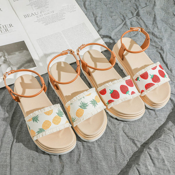 Naujo modelio moteriškos basutės su aplikacijomis ir dirželiu