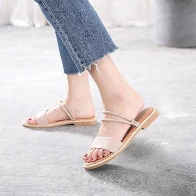 Paprasti moteriški basutės lygiais padais