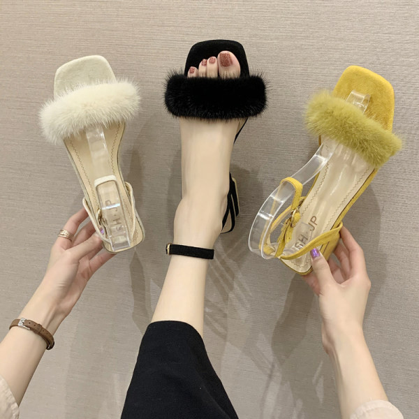 Model nou de sandale dama cu toc patrat si puf