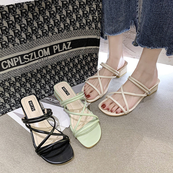 Ženske sandale od eko kože na nisku potpeticu