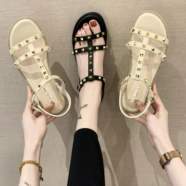 Ležerne ženske sandale od eko kože sa metalnim kockicama