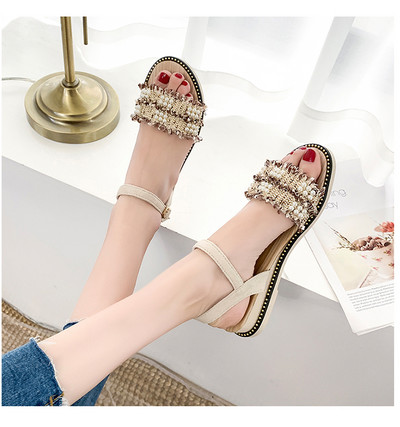 Aktuelne ženske sandale sa biserima