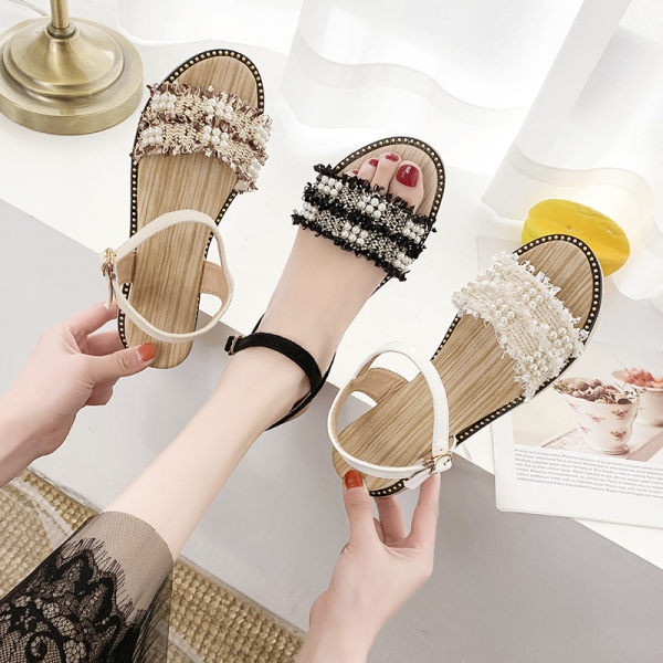 Aktuelne ženske sandale sa biserima