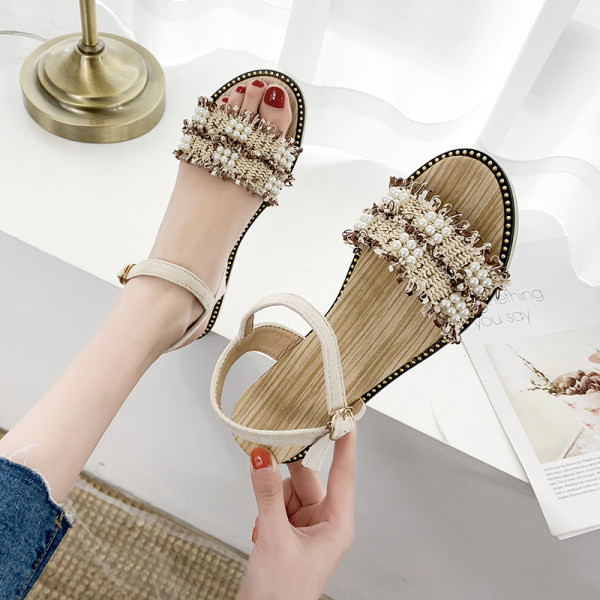 Aktuelne ženske sandale sa biserima