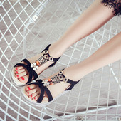 Ženske ležerne sandale s ravnim potplatom i perlicama