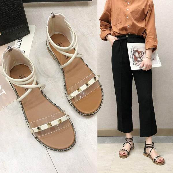 Ležerne ženske sandale s metalnim ukrasima i ravnim potplatom